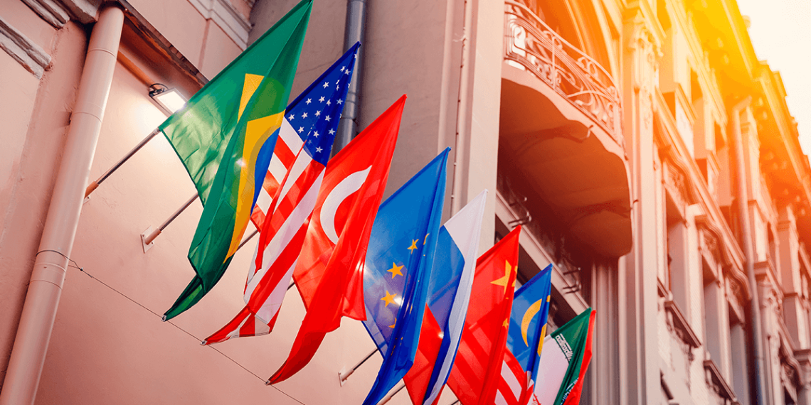 A situação jurídico-territorial da embaixada e a concessão de asilo político.