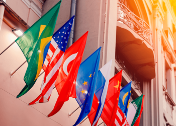 A situação jurídico-territorial da embaixada e a concessão de asilo político.