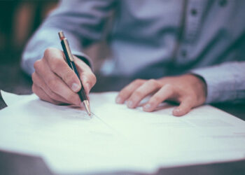 Cônjuges podem ocupar, concomitante na mesma unidade da Federação, os cargos de chefe do Poder Executivo e de presidente da Casa Legislativa?