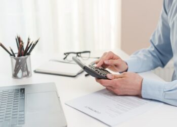 Na hipótese de sucumbência recíproca, pode cada parte ser condenada a arcar com os honorários advocatícios sucumbenciais do seu próprio advogado?