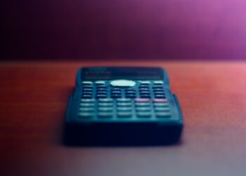 É possível que, ao extinguir a execução fiscal em face do pagamento, o magistrado autorize a transferência da penhora existente para outro processo executivo envolvendo as mesmas partes?