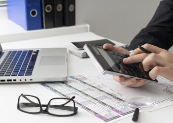 Execução de créditos individuais em ações coletivas e a vedação ao fracionamento de precatório pelo STF