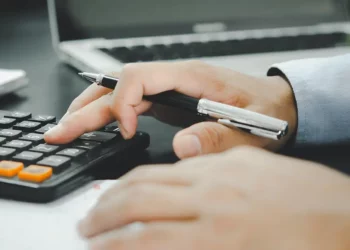 Arbitramento de honorários em ações de danos morais: diretrizes do CPC e interpretação do STJ