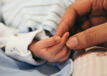 Entrega voluntária para adoção: autonomia da mulher e proteção integral da criança