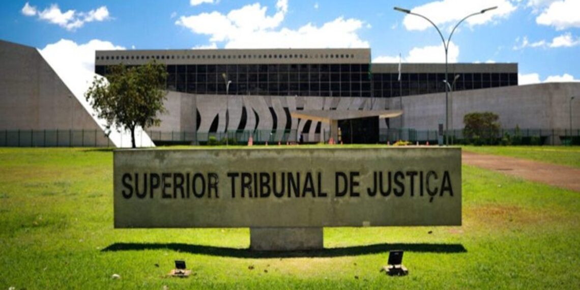 As consequências processuais do entendimento do STJ sobre a inadmissibilidade de recursos especiais e sua conexão com a jurisprudência defensiva