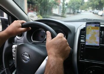 A natureza jurídica da relação entre motoristas de aplicativos e plataformas digitais