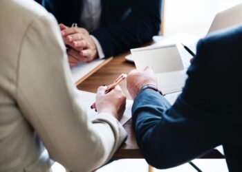 A aplicação das sanções do art. 104-a, § 2º, do CDC no procedimento de superendividamento: limites da cooperação e da voluntariedade na audiência preliminar