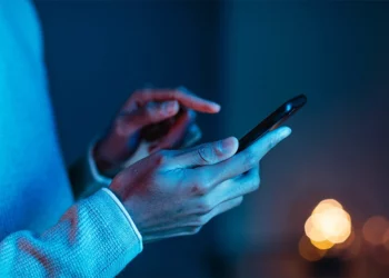 Liberdade de expressão e críticas políticas nas redes sociais