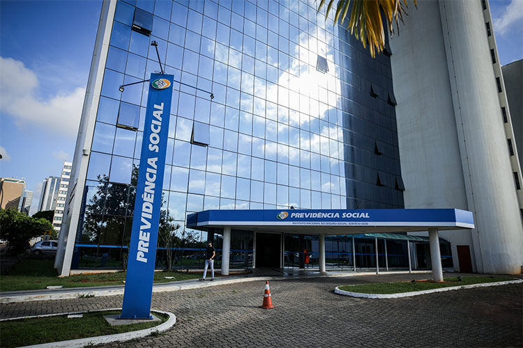 Interesse de agir e termo inicial dos efeitos financeiros em ações previdenciárias